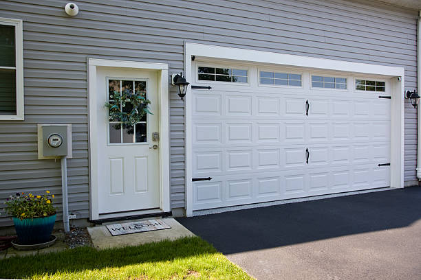 24/7 Emergency Garage Door Panel Replacement experts in Clark County County, WI